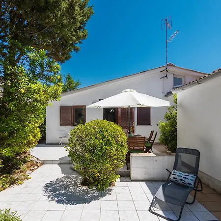 Apartment Tiny House Ina Apartamento